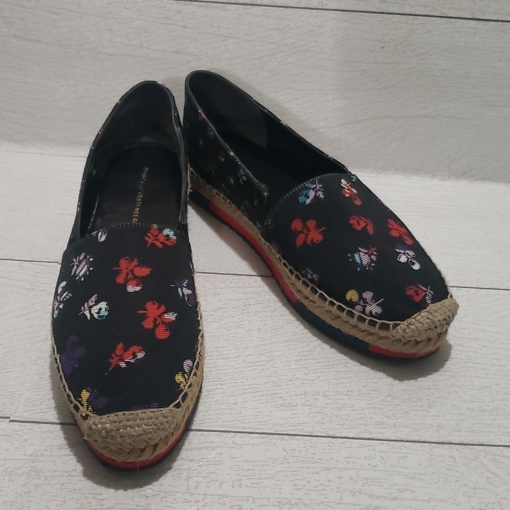 Diane Von Furstenberg 8 black canvas floral loafers espadrilles platforms